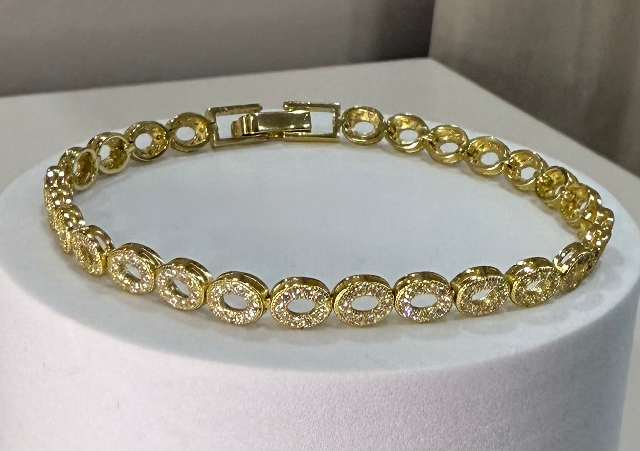 Luxury circle bracelet