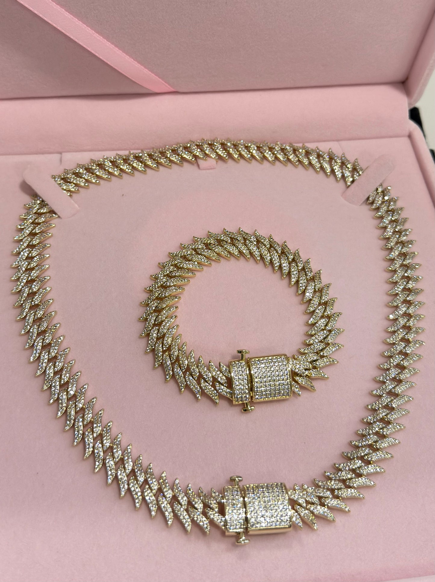 Spicy choker set