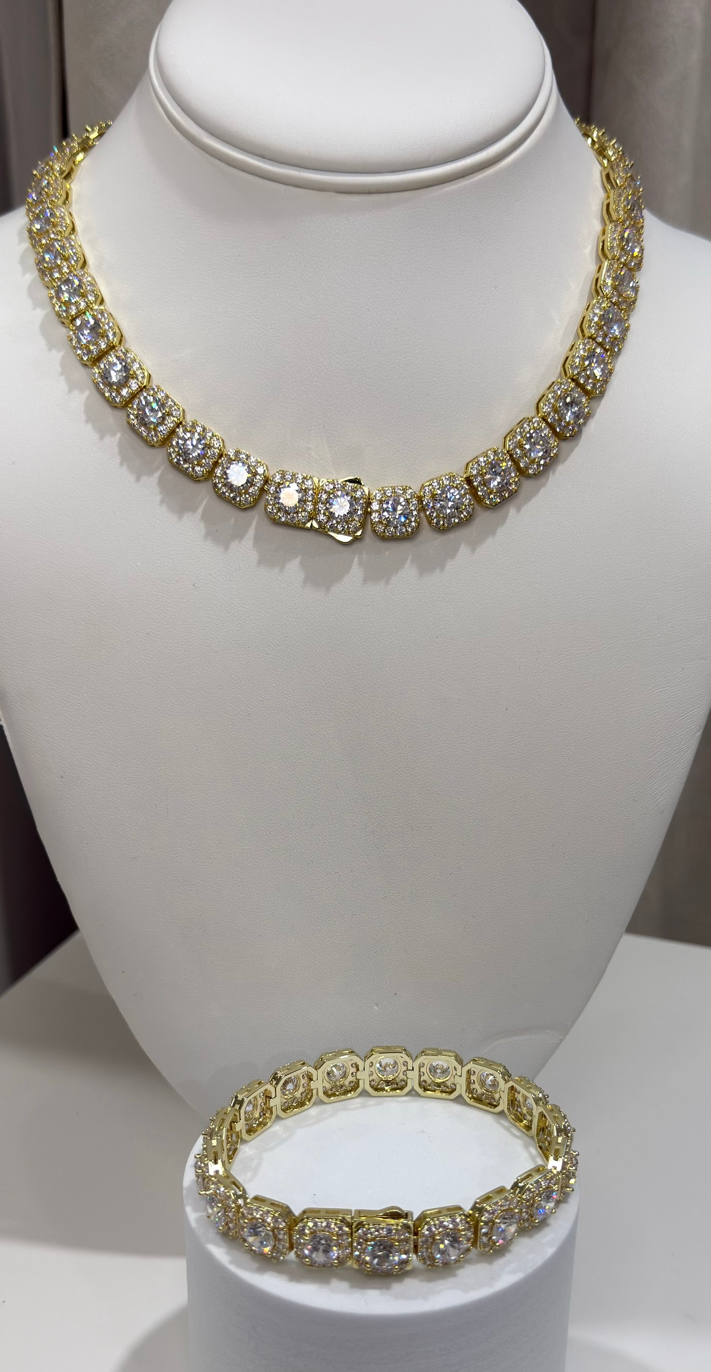 Luxury square diamond set