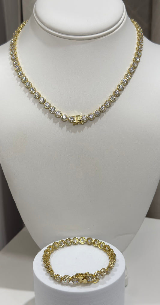 Liz round diamond set.