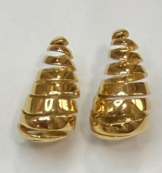Lily stud earrings
