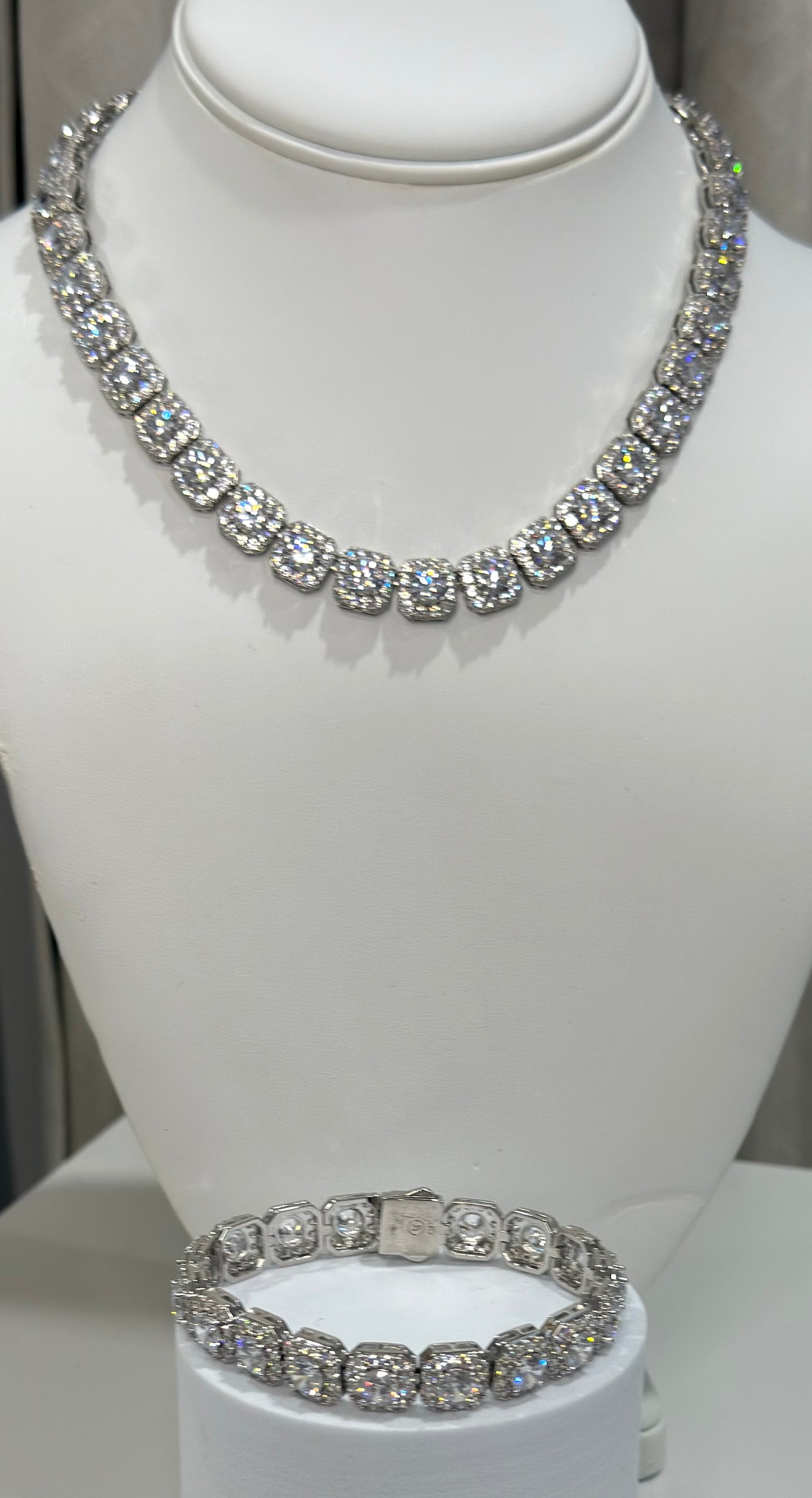 Luxury square diamond set