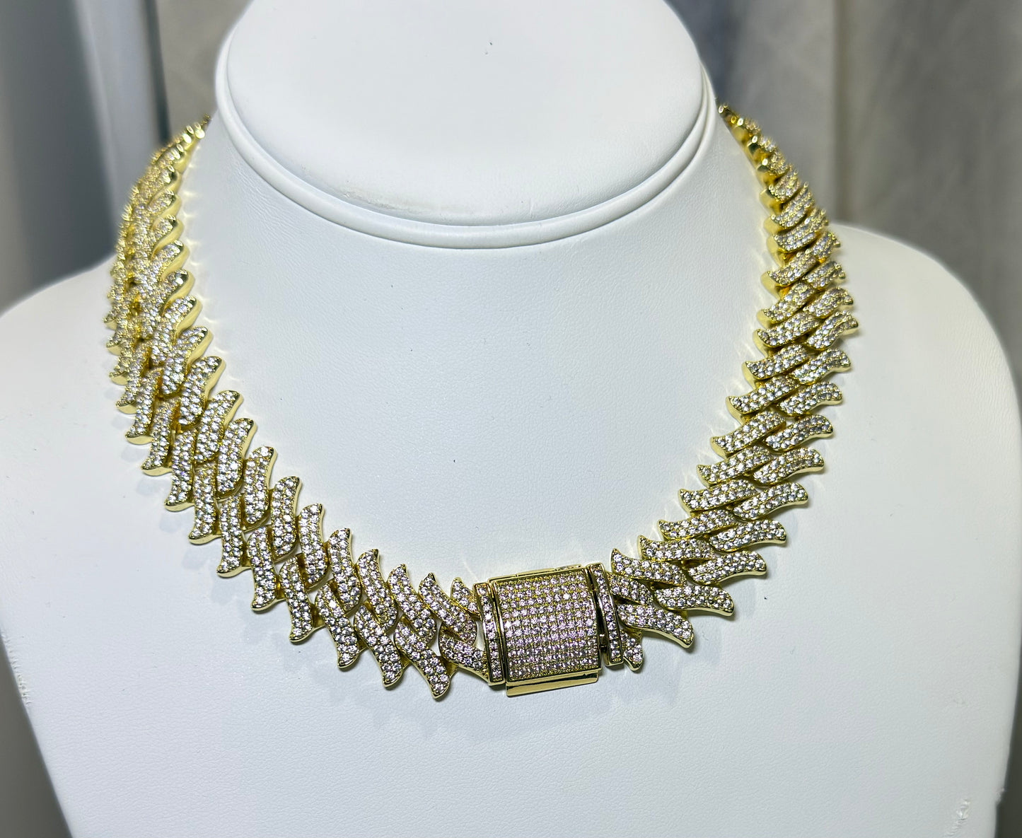 Spicy choker L