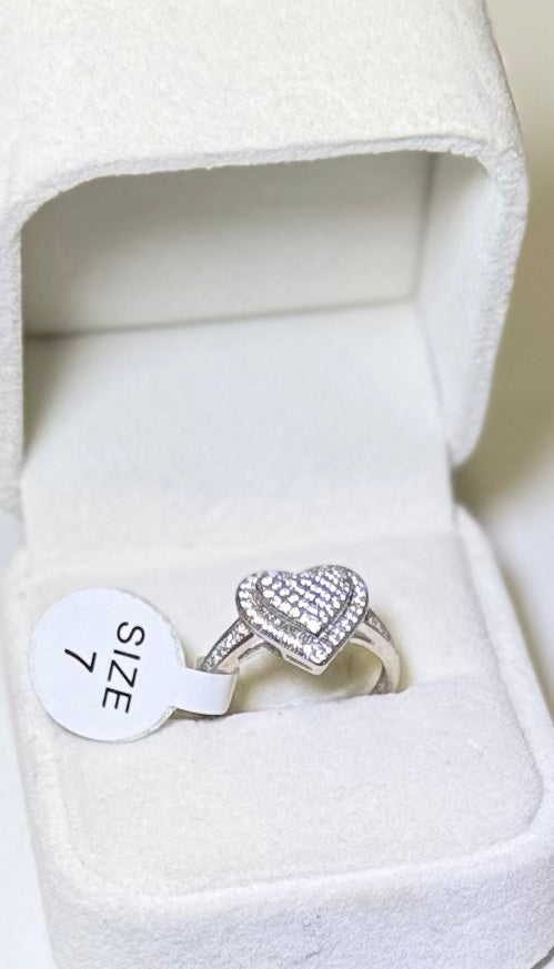 Bright heart ring