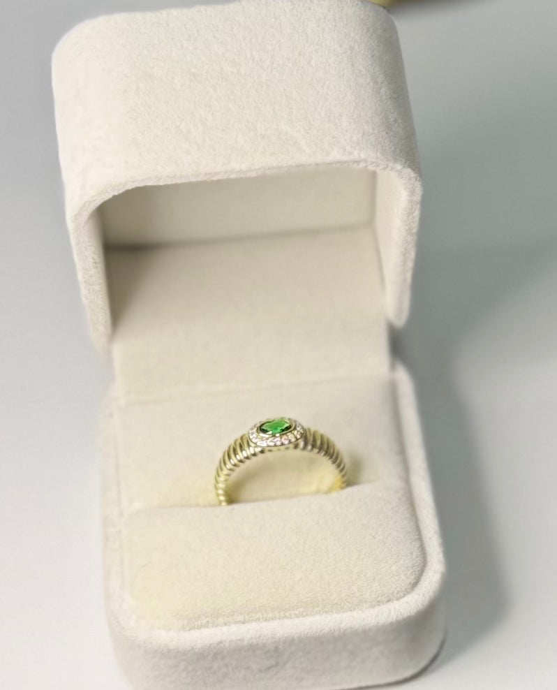 Sassy w diamond ring